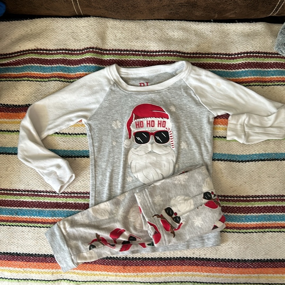 3T. Paw patrol robe and 5 FIVE…2 piece long sleeve jammies. Christmas